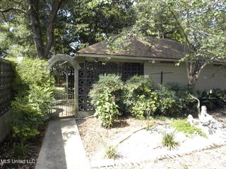 2096 Pat Lane, B, Biloxi, MS 39531