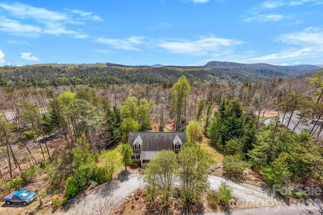 10 Eagle Drive, Hendersonville, NC 28792