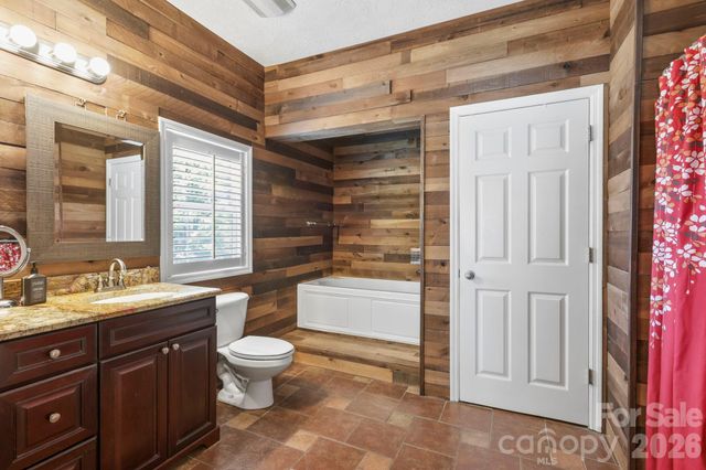 10 Eagle Drive, Hendersonville, NC 28792