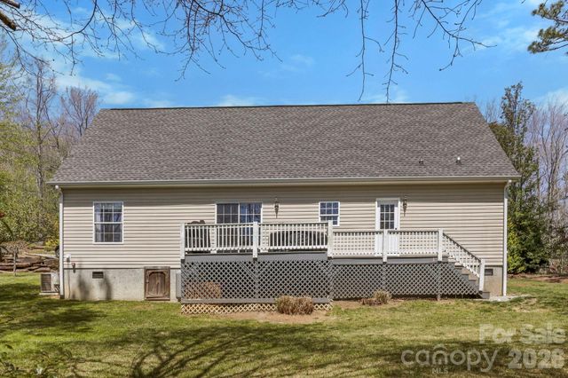 10 Eagle Drive, Hendersonville, NC 28792