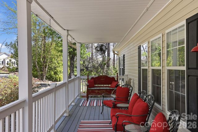 10 Eagle Drive, Hendersonville, NC 28792