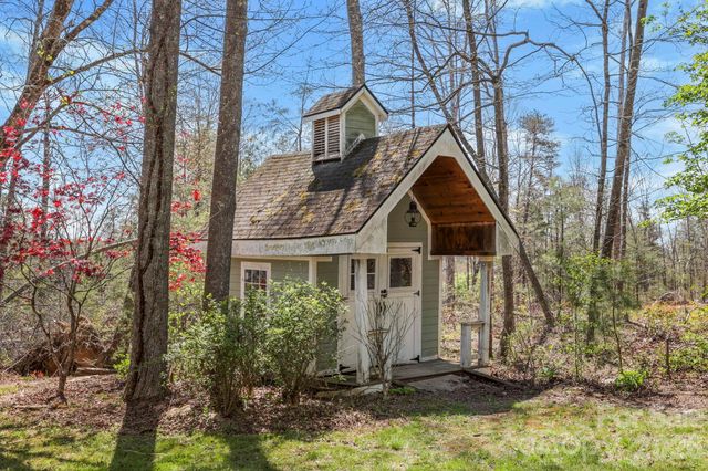 10 Eagle Drive, Hendersonville, NC 28792