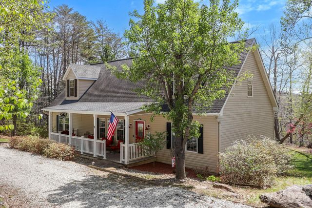 10 Eagle Drive, Hendersonville, NC 28792
