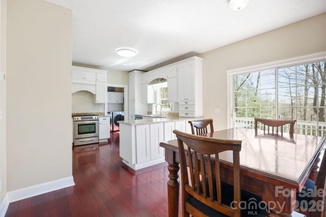 10 Eagle Drive, Hendersonville, NC 28792