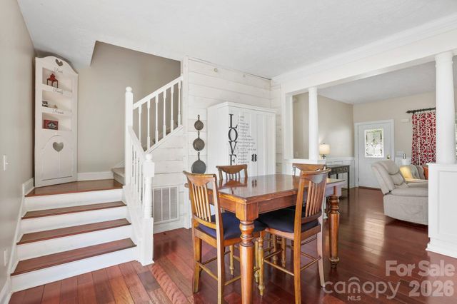 10 Eagle Drive, Hendersonville, NC 28792