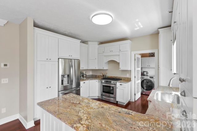 10 Eagle Drive, Hendersonville, NC 28792