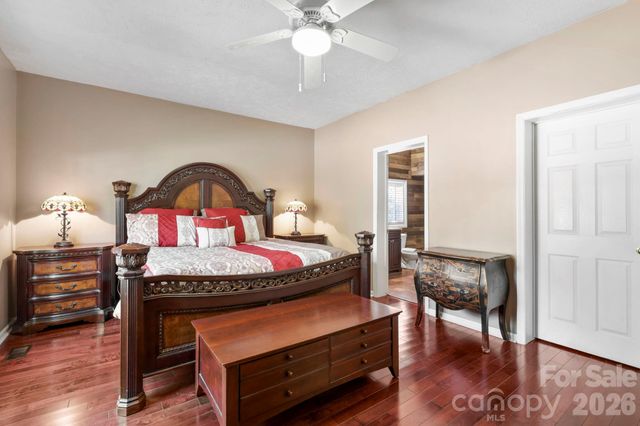 10 Eagle Drive, Hendersonville, NC 28792