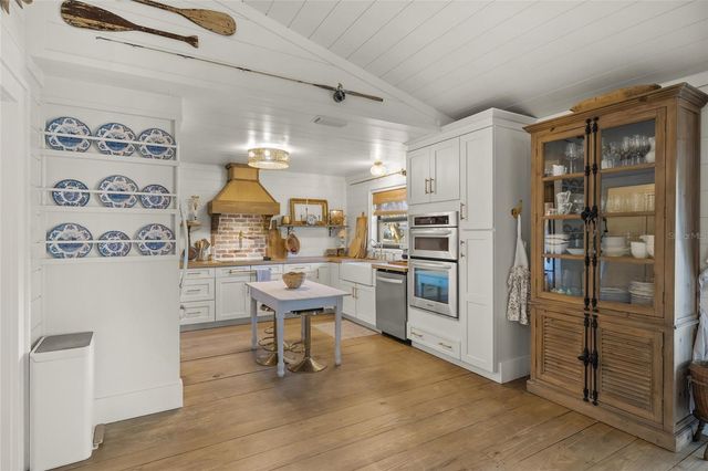 9003 63RD AVENUE DRIVE E, Bradenton, FL 34202