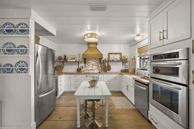 9003 63RD AVENUE DRIVE E, Bradenton, FL 34202