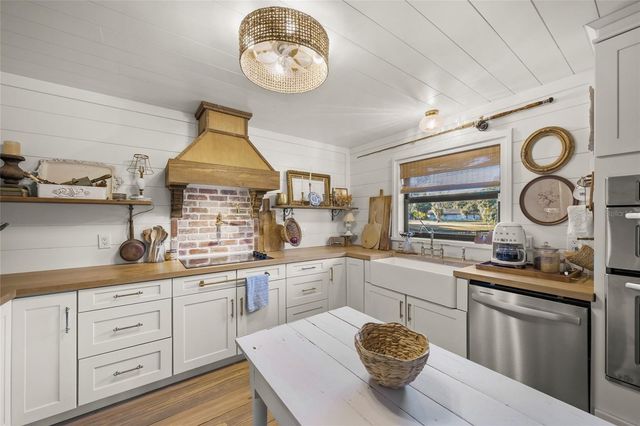 9003 63RD AVENUE DRIVE E, Bradenton, FL 34202