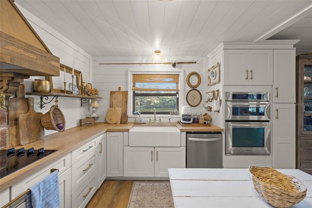 9003 63RD AVENUE DRIVE E, Bradenton, FL 34202