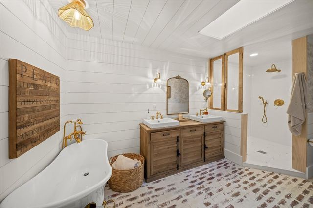 9003 63RD AVENUE DRIVE E, Bradenton, FL 34202