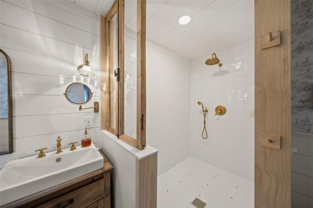 9003 63RD AVENUE DRIVE E, Bradenton, FL 34202