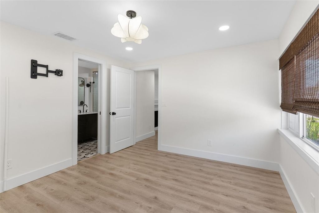 Image 14 of property listing at 4501 N HIGHLAND AVENUE, Tampa, FL 33603