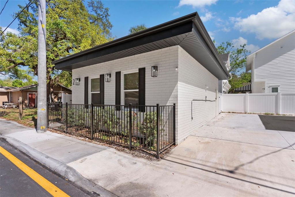 Image 22 of property listing at 4501 N HIGHLAND AVENUE, Tampa, FL 33603