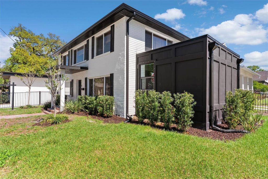Image 4 of property listing at 4501 N HIGHLAND AVENUE, Tampa, FL 33603