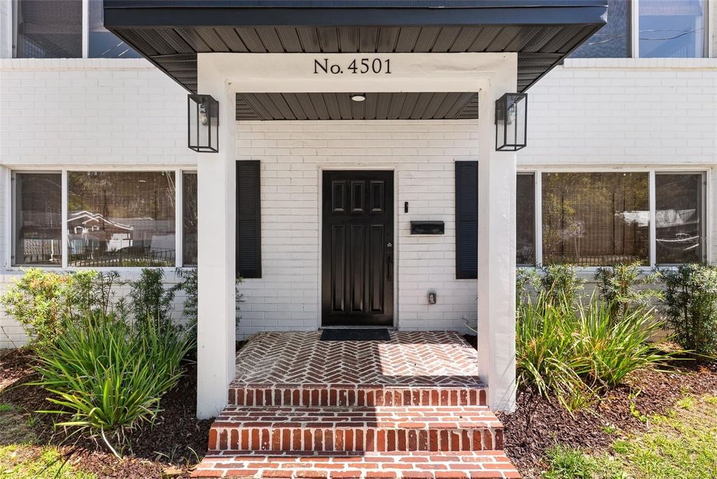 Image 5 of property listing at 4501 N HIGHLAND AVENUE, Tampa, FL 33603
