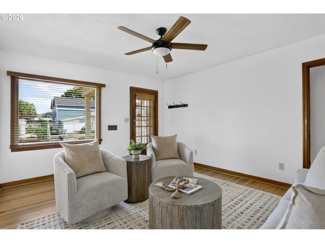 6128 Se CENTER St, Portland, OR 97206