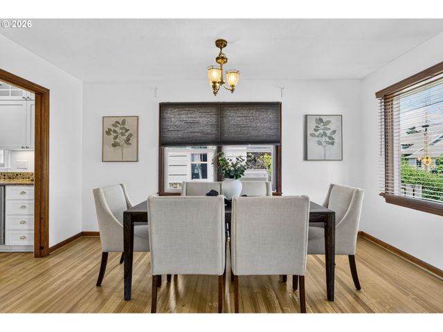 6128 Se CENTER St, Portland, OR 97206