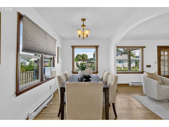 6128 Se CENTER St, Portland, OR 97206