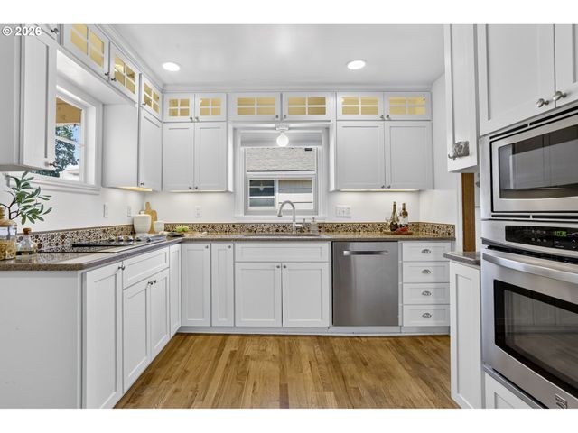 6128 Se CENTER St, Portland, OR 97206