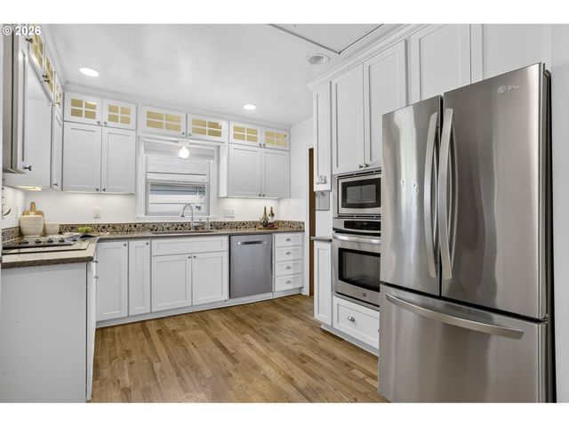 6128 Se CENTER St, Portland, OR 97206