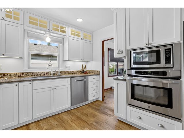 6128 Se CENTER St, Portland, OR 97206
