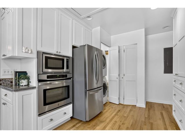 6128 Se CENTER St, Portland, OR 97206