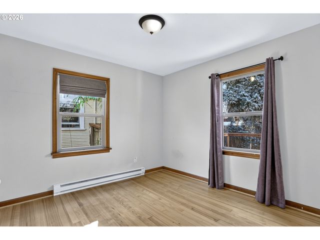 6128 Se CENTER St, Portland, OR 97206