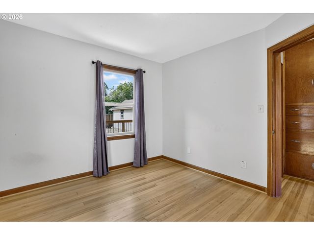 6128 Se CENTER St, Portland, OR 97206