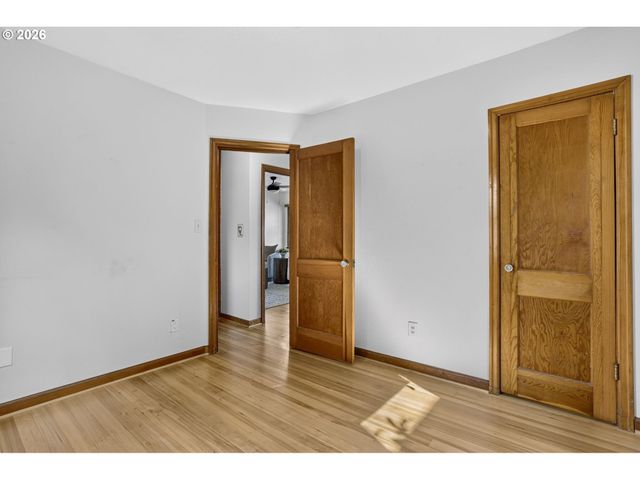 6128 Se CENTER St, Portland, OR 97206