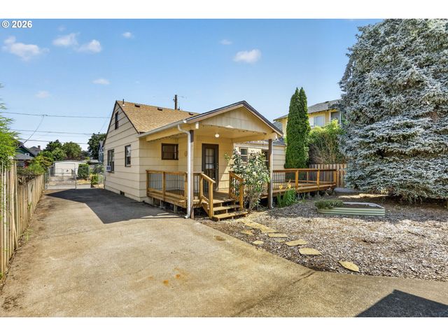6128 Se CENTER St, Portland, OR 97206
