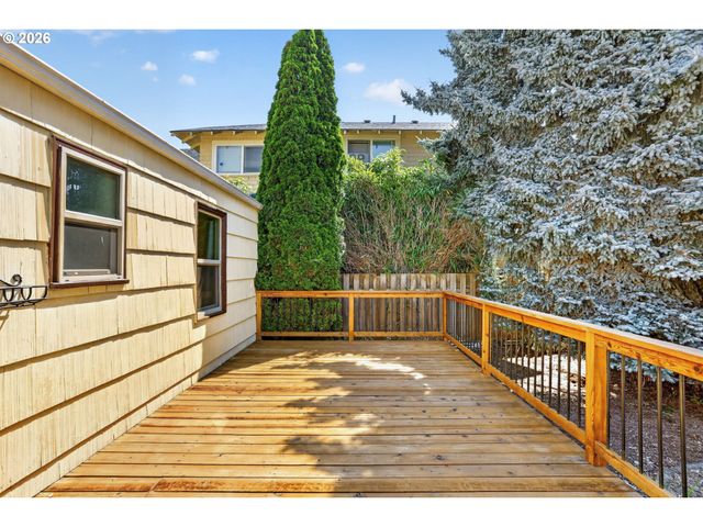 6128 Se CENTER St, Portland, OR 97206