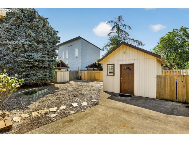 6128 Se CENTER St, Portland, OR 97206