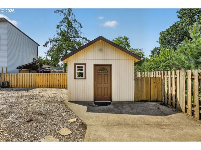 6128 Se CENTER St, Portland, OR 97206