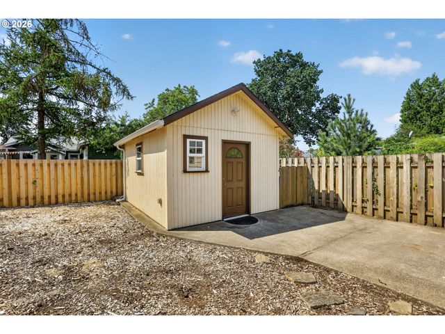 6128 Se CENTER St, Portland, OR 97206