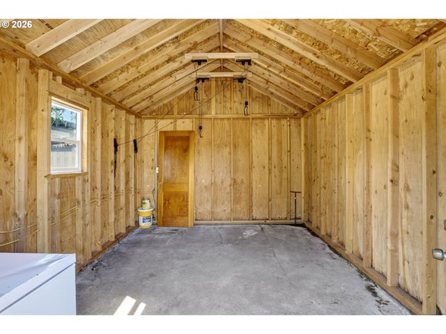 6128 Se CENTER St, Portland, OR 97206