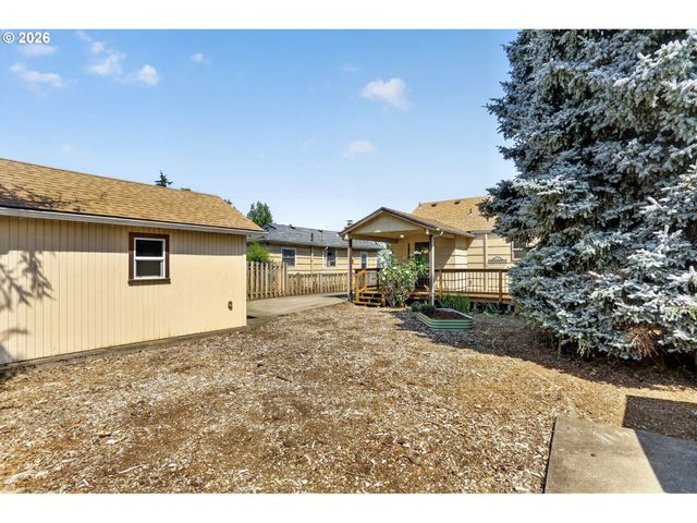 6128 Se CENTER St, Portland, OR 97206
