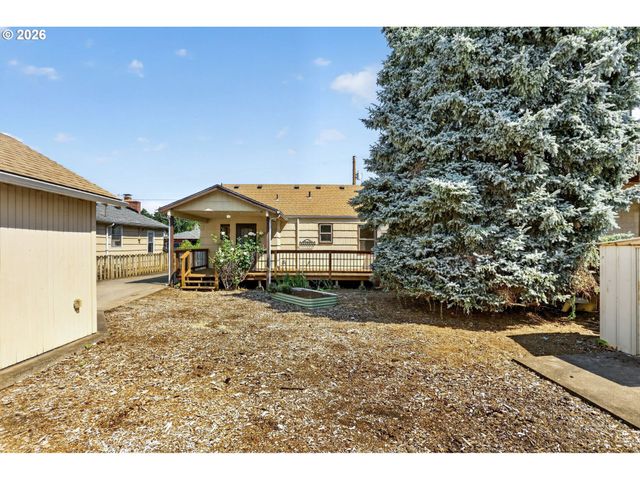 6128 Se CENTER St, Portland, OR 97206