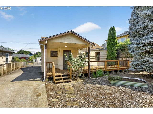 6128 Se CENTER St, Portland, OR 97206