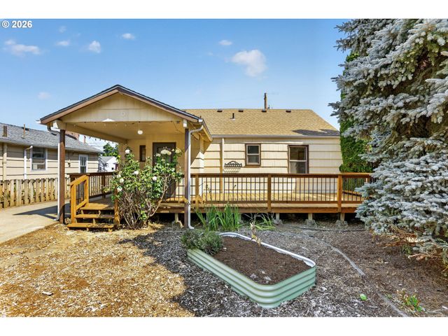 6128 Se CENTER St, Portland, OR 97206