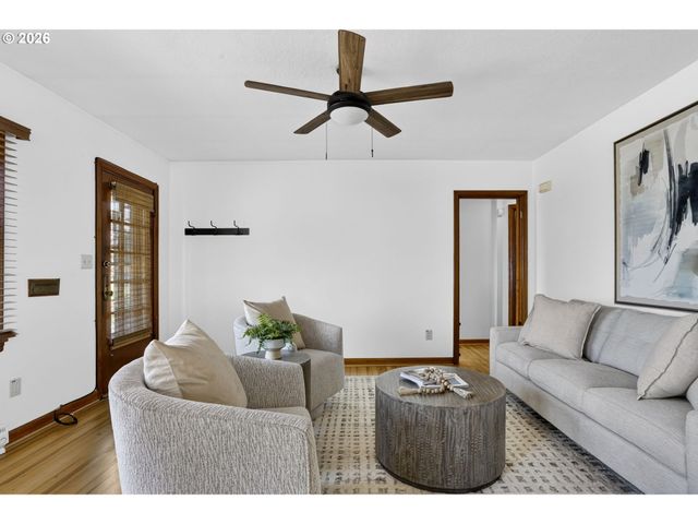6128 Se CENTER St, Portland, OR 97206