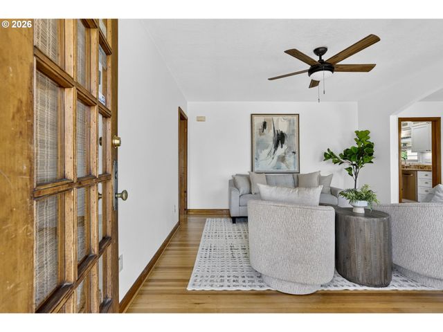 6128 Se CENTER St, Portland, OR 97206