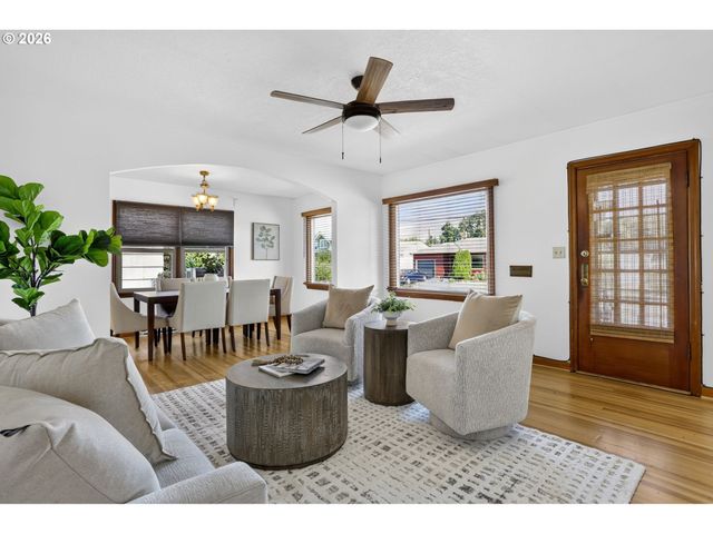 6128 Se CENTER St, Portland, OR 97206
