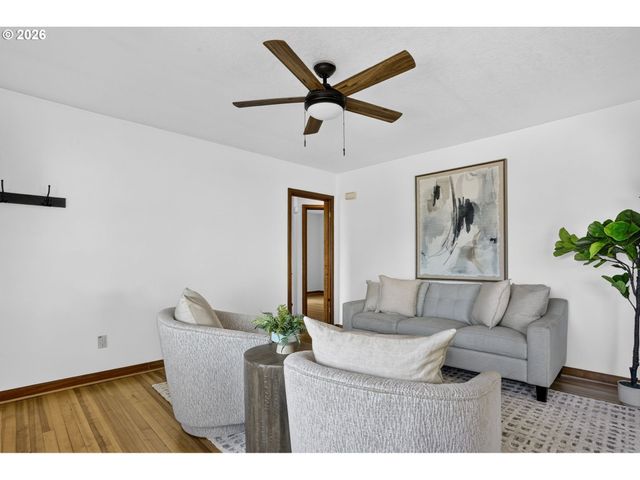 6128 Se CENTER St, Portland, OR 97206
