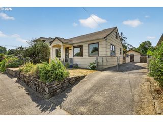 6128 Se CENTER St, Portland, OR 97206