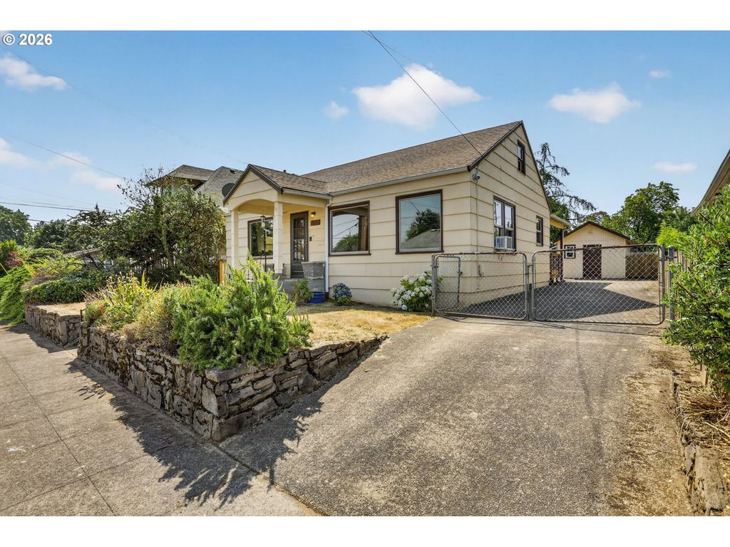 6128 Se CENTER St, Portland, OR 97206