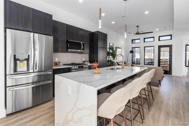 1703 Pallister 30, Detroit, MI 48206