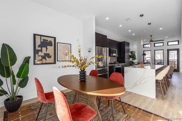 1703 Pallister 30, Detroit, MI 48206