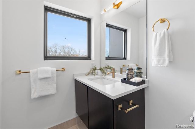 1703 Pallister 30, Detroit, MI 48206